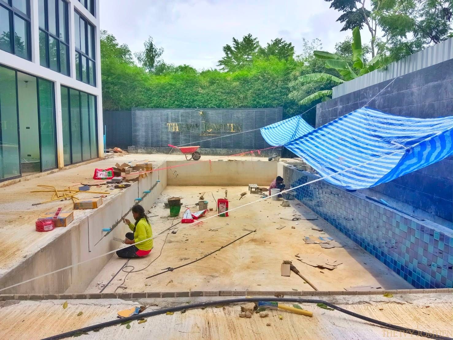 The Ivy Jomtien Beach Pattaya Update Construction  ส่วนงานสระว่ายน้ำ เริ่มปรับพื้นที่โดยรอบ และเตรียมปรับพื้นผิวจร้า  ขอ